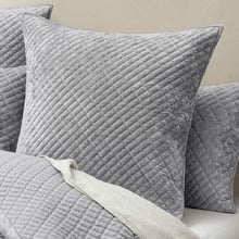 Quillon Velvet European Pillowcase